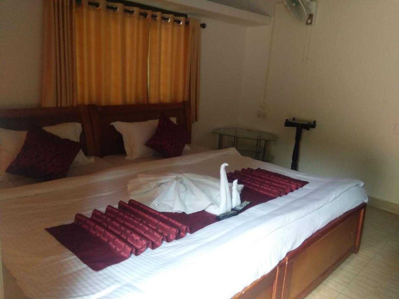 Holly Hock Bed and Breakfast Munnar Exteriör bild