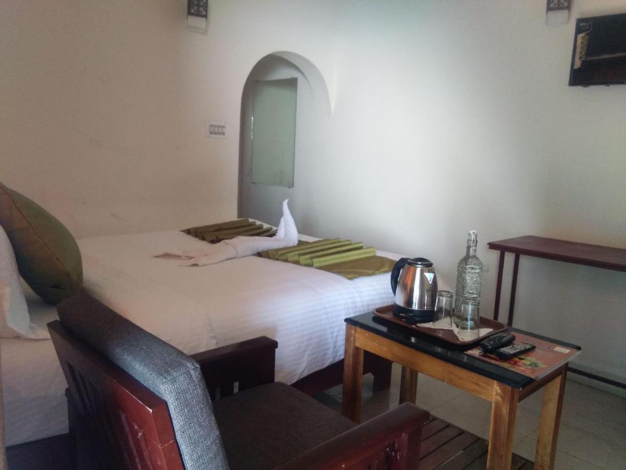 Holly Hock Bed and Breakfast Munnar Exteriör bild